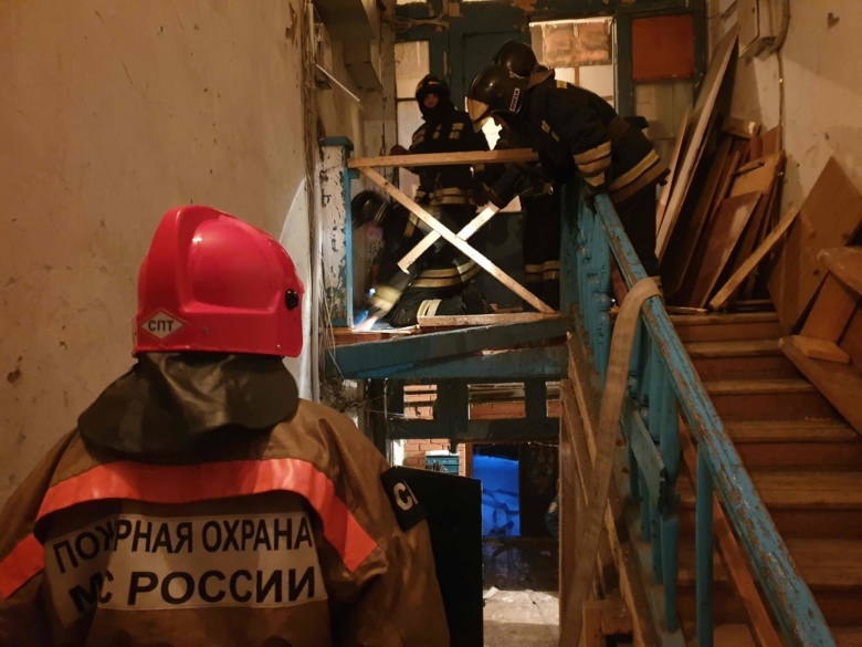 Пожарные спасли девочку-инвалида из горящего дома на Алтайской в Томске