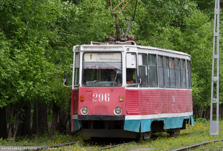 Ливень с ветром парализовали движение трамваев в Томске