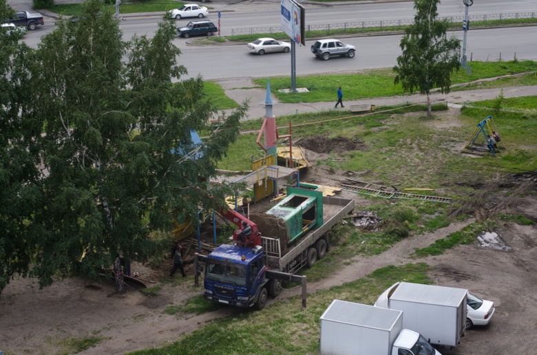 Земля под снесенной детской площадкой на Каштаке не принадлежит городу