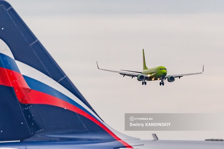 Самолет экстренно сел в Новосибирске из-за возгорания двигателей