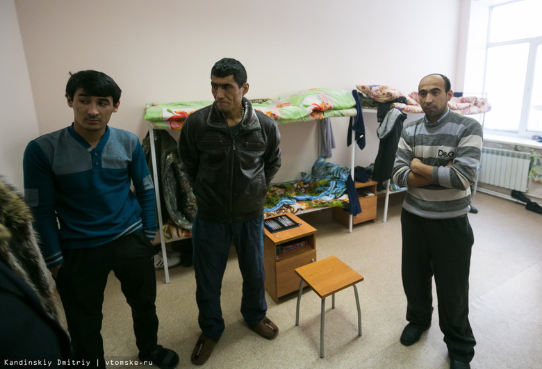 Мигрантов, работавших в хлебобулочном цехе, депортируют из страны