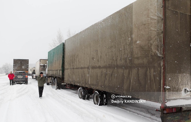 Ограничения для большегрузов по дорогам Томской области продлили до июня