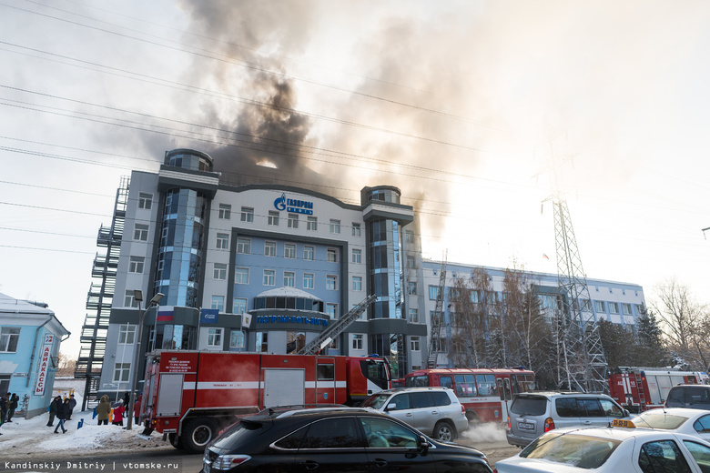 МЧС: утеплитель на площади 430 кв м горит в здании «Газпромнефть-Восток» в Томске