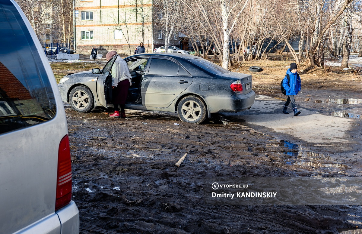 Томичей начали штрафовать за парковку на газонах с помощью автоматической системы