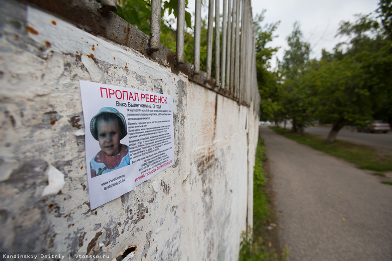 На волонтеров жаловались из-за массовой расклейки объявлений