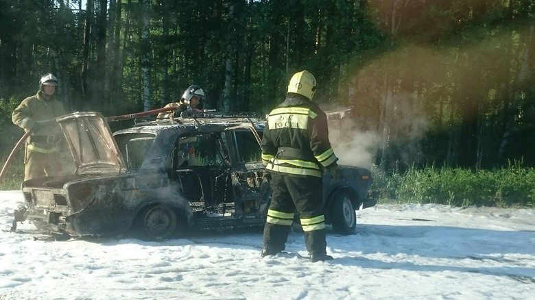 «Жигули» сгорели после ДТП с Opel на подъезде к Северску