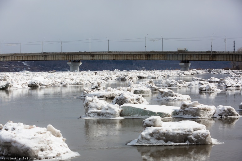 В МЧС опасаются проблем с заторами на Томи из-за ледовой дороги у Коммунального моста