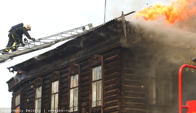 Пожар произошел ночью в историческом доме на Нечевском в Томске. Пострадал мальчик