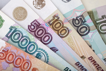 В случае экономического кризиса власти обещают не сокращать затраты на бюджетников