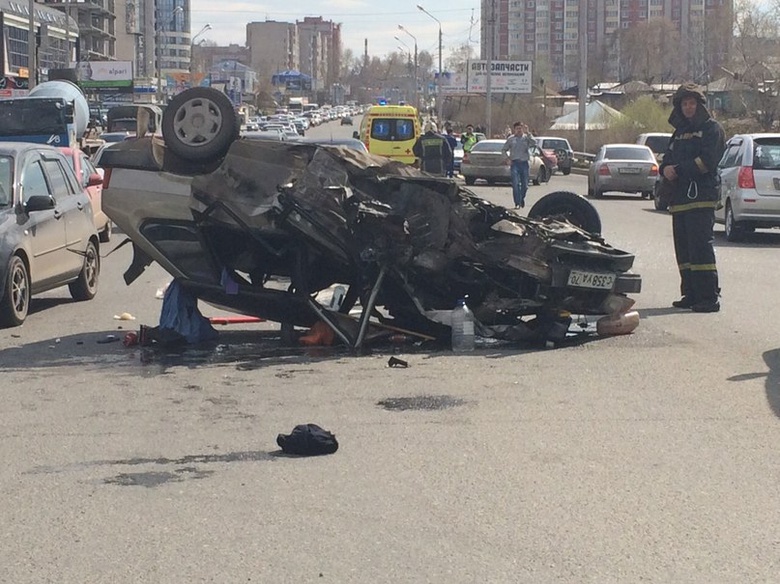 В аварии с пятью машинами на Комсомольском пострадали четверо (фото)