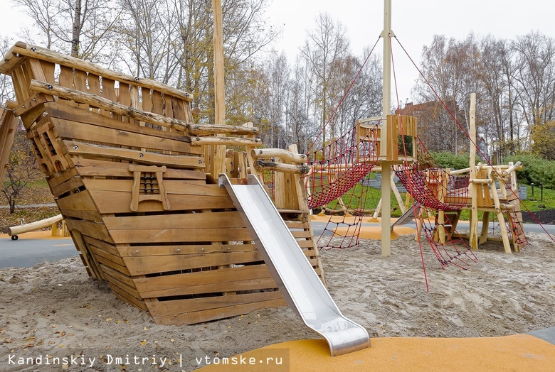 Новый корабль, качели и песочный экскаватор появились на детской площадке в Буфф-саду