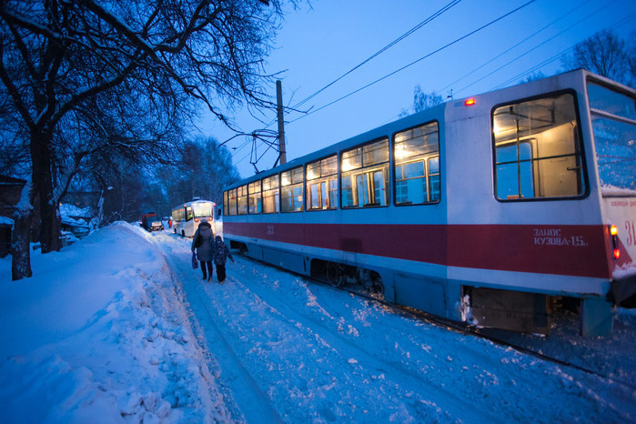 Трамвай сошел с рельсов в Томске, чтобы избежать наезда на пешехода
