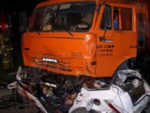 В области столкнулись внедорожник и КамАЗ