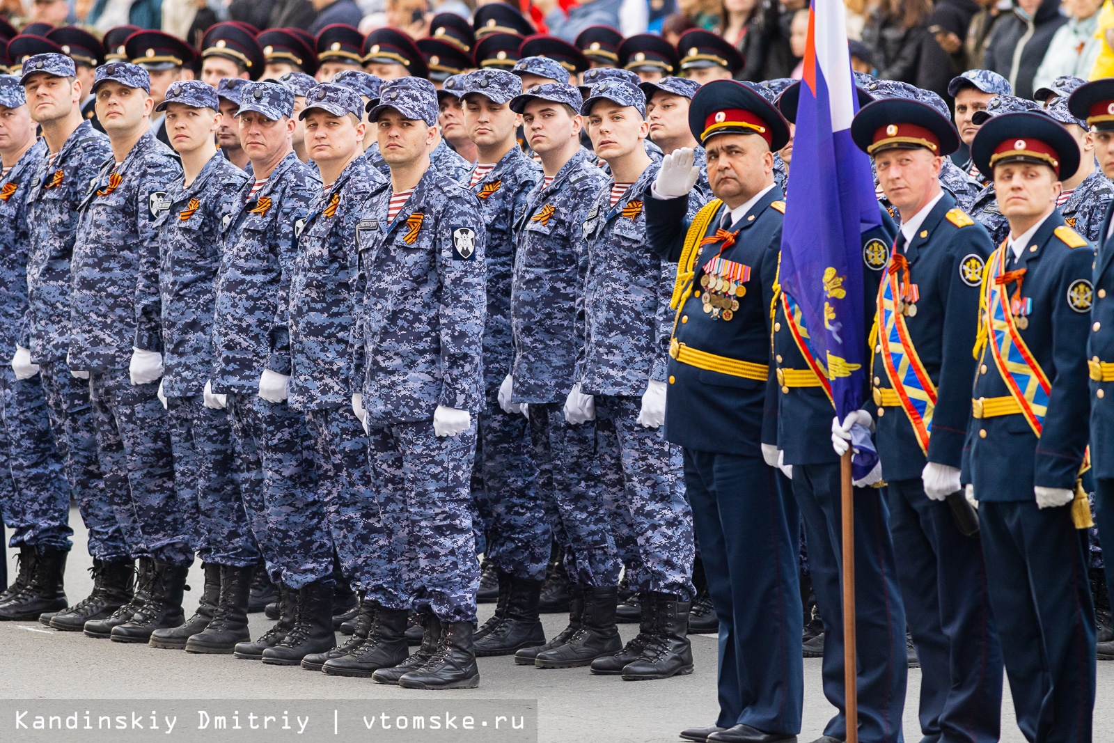 Во сколько парад в томске. Парад 9 мая Томск. Парад 9 мая в Томске 2022. День Победы парад 2022 Томск. День Победы парад 2021 Томск.