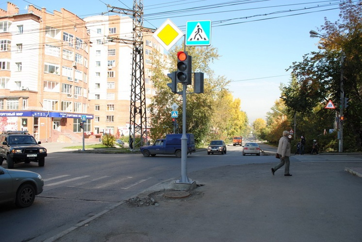 К учебному году возле трех школ появились светофоры