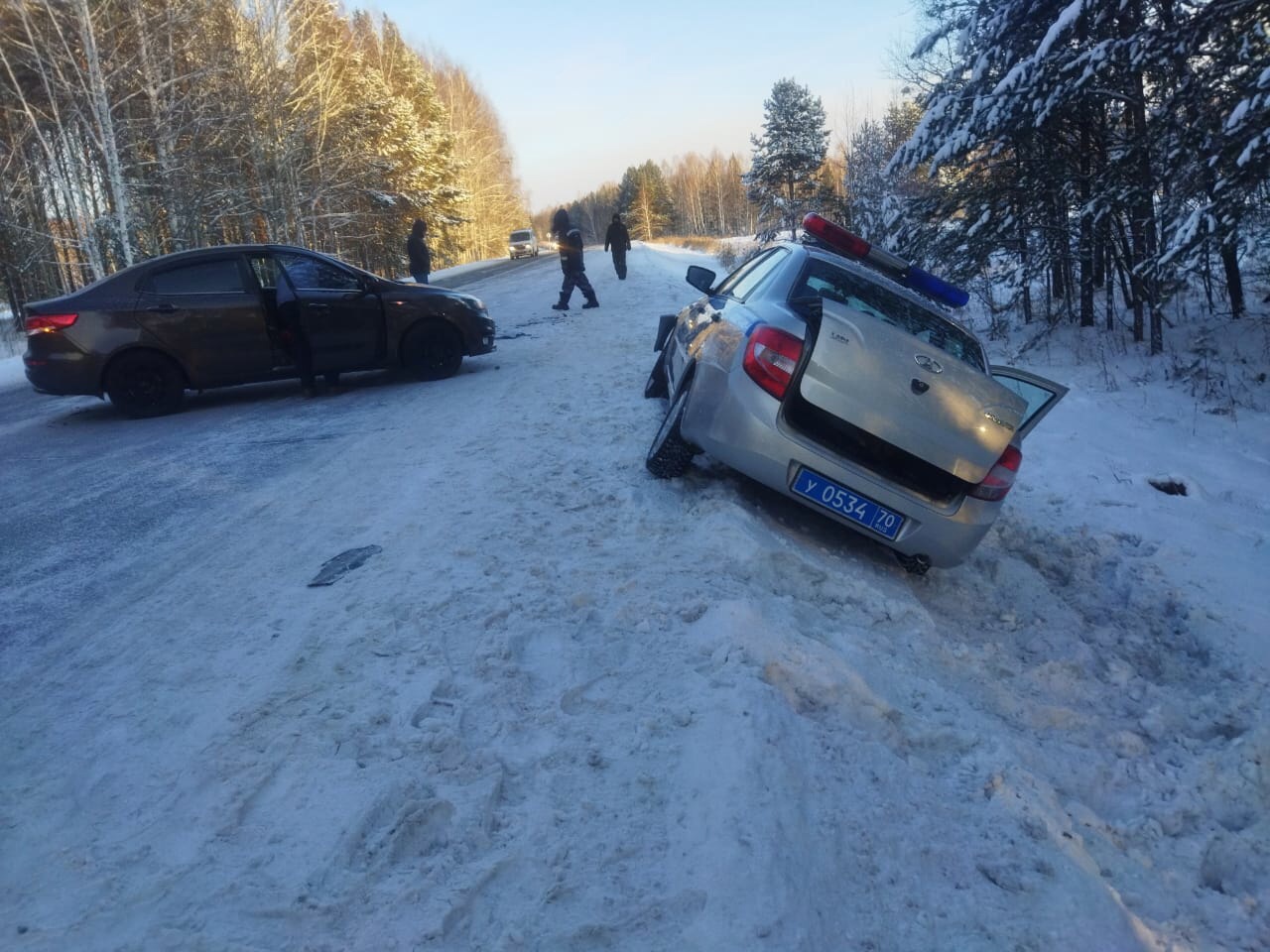 Водитель Kia врезался в полицейскую машину на томской трассе | 20.11.2021 |  Томск - БезФормата