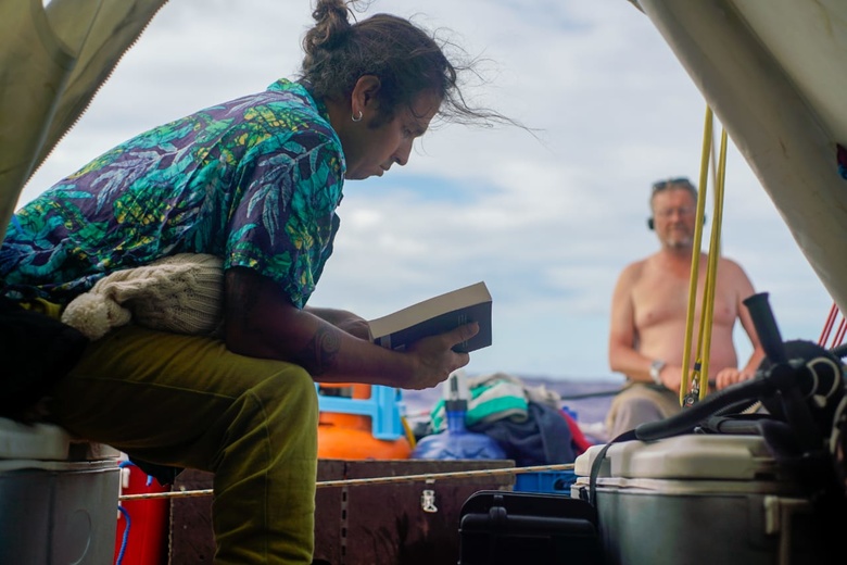 Судно томской кругосветки пришвартовалось у берега острова Таити