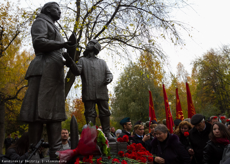 Памятник труженикам тыла открылся на Новособорной (фото)