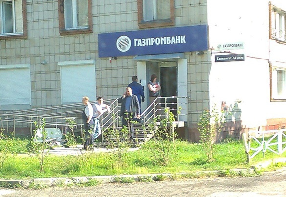 Газпромбанк в Томске: грабителям не удалось забрать деньги из взорванного банкомата