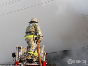 Следственный комитет проверяет обстоятельства гибели в пожаре бабушки и ее внука