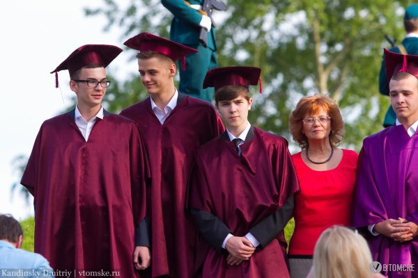 В школах начинаются выпускные вечера