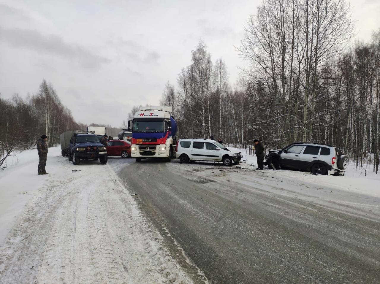 Четыре машины столкнулись на трассе Томск — Мариинск | 04.02.2024 | Томск -  БезФормата