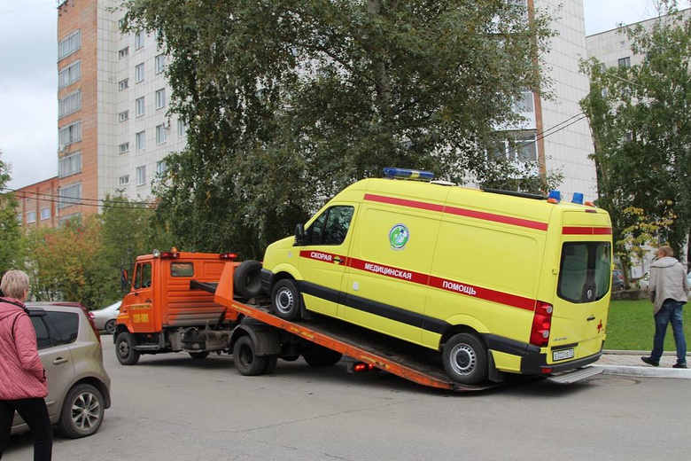 Приставы арестовали реанимобиль перинатального центра за долги экс-владельца (фото)