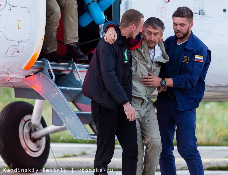 Пассажиров совершившего жесткую посадку Ан-28 доставили в Томск. Фото