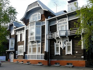 В музее деревянного зодчества — «живые» куклы и оренбургские пуховые платки