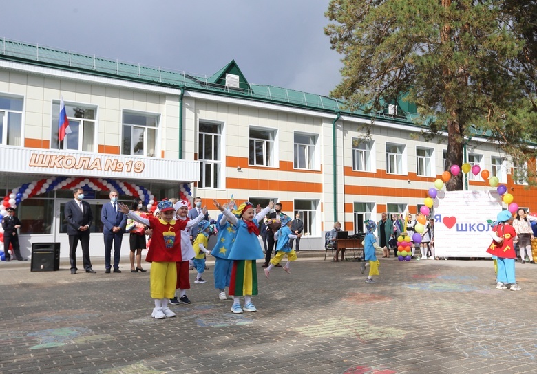 Школа №19 в Томске открыла двери для учеников после капремонта