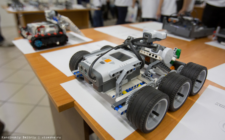 Томичи победили на соревнованиях по моделированию робоавтомобилей