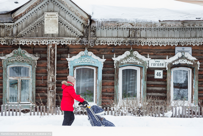 А снег идет: за пару дней Томск оброс высокими сугробами