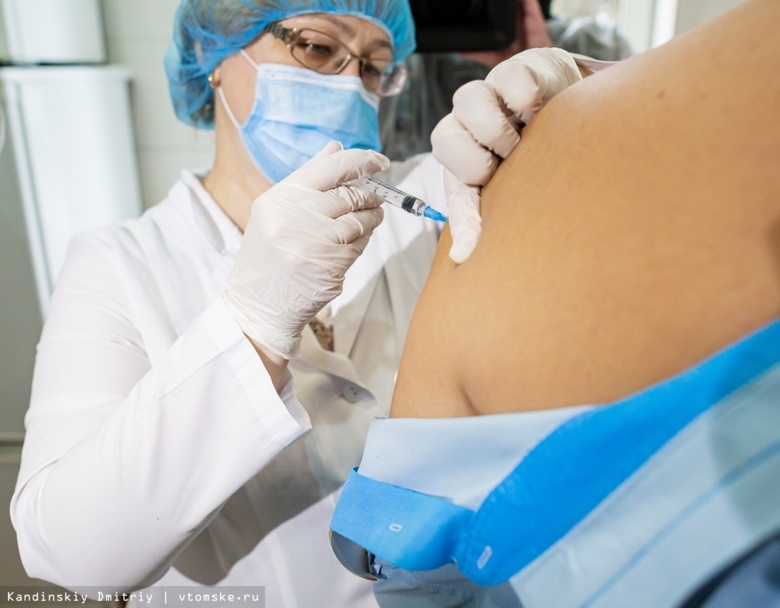 Облздрав: 5 медработников Томска заразились коронавирусом после прививки