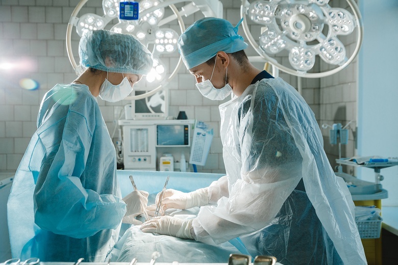Хирурги клиник СибГМУ удалили пациентке гигантскую пупочную грыжу