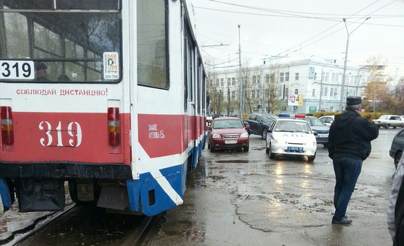 Томич, чье авто перегородило дорогу трамваям, оштрафован на две тысячи