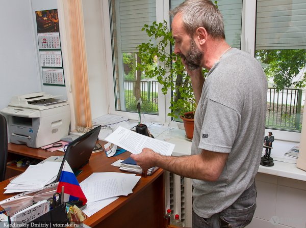 Голодающего директора музыкальной школы пригласили в думу