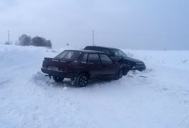 Двое пострадали во встречном ДТП на томской трассе