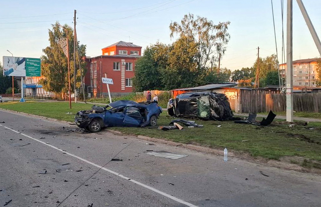 ВАЗ и Toyota превратились в груду металла после ДТП в Томской области