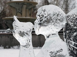 Завтра площадь Новособорную украсят созданные горожанами «ледовички»