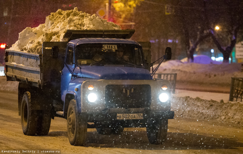 «САХ» в ночь на вторник уберет снег с нескольких улиц и остановок Томска