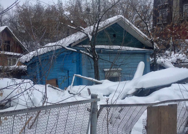Власти Томска готовы помочь 82-летнему мужчине, чей дом разграбили