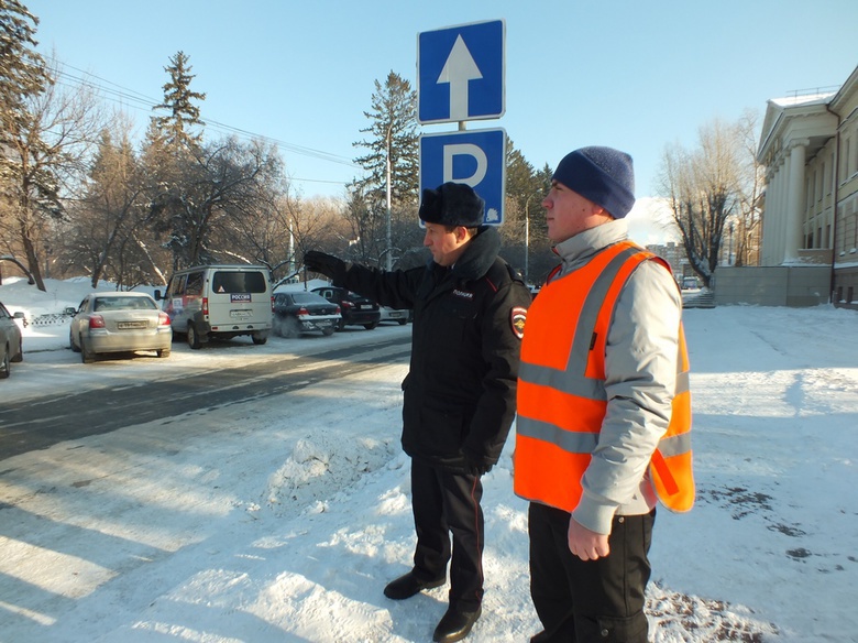 В Томске добровольные помощники начали помогать ГИБДД пресекать нарушения на дорогах