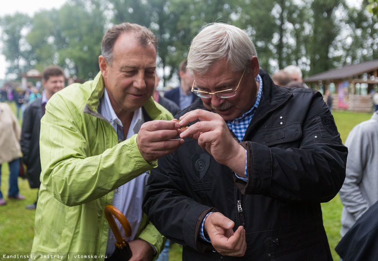 Сергей Жвачкин отчеканил монету на фестивале «Братина» (фото)