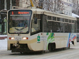 На улице Розы Люксембург парализовано движение трамваев