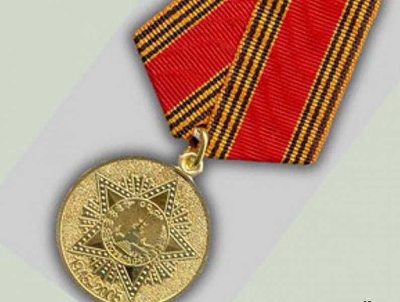 Юная томичка украла деньги и медали у знакомой бабушки