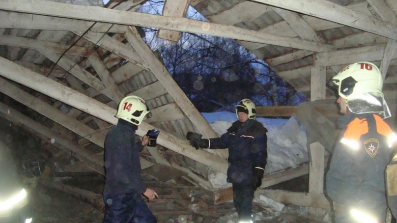СК возбудил дело после обрушения крыши дома на Сибирской в Томске из-за снега