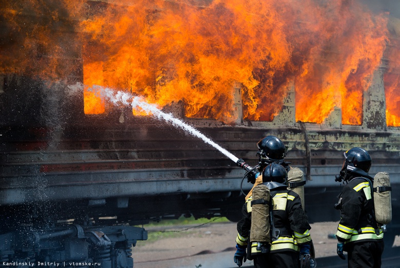 Пожарные потушили загоревшийся на вокзале Томск-II вагон