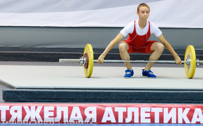 Рывком и толчком: тяжелоатлеты померились силами на соревнованиях в Томске