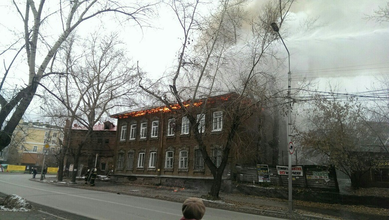 Пожар в доме на переулке Комсомольском, 16/2, в октябре 2015 года