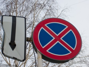 На городских улицах появятся знаки, ограничивающие ночную парковку